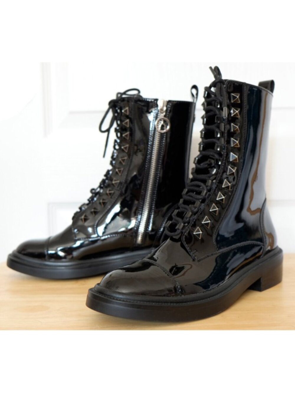 AS-NEW Brown's Wishbone Cara black patent leather studded combat boots